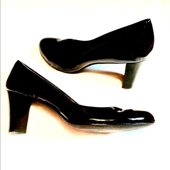 Calvin Klein classic black cushioned pumps - Picture 2 of 3